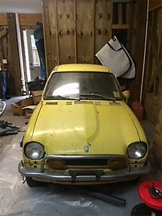 Illustration for article titled This Crazy Cheap Barn Find Honda Z600 Makes The Fit Look Like A Hummer